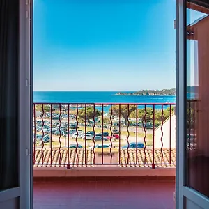 https://apt-charming-flat-with-breathtaking-sea-views.aixenprovencehotels.org